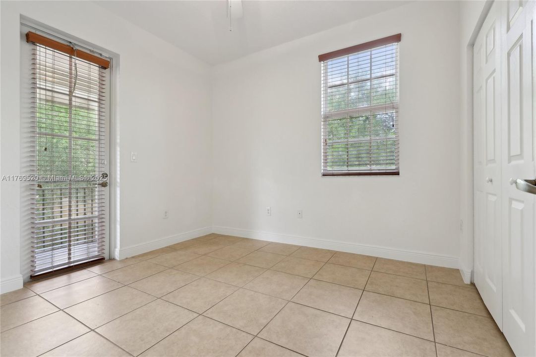 Vendido Recientemente: $470,000 (3 camas, 2 baños, 1660 Pies cuadrados)