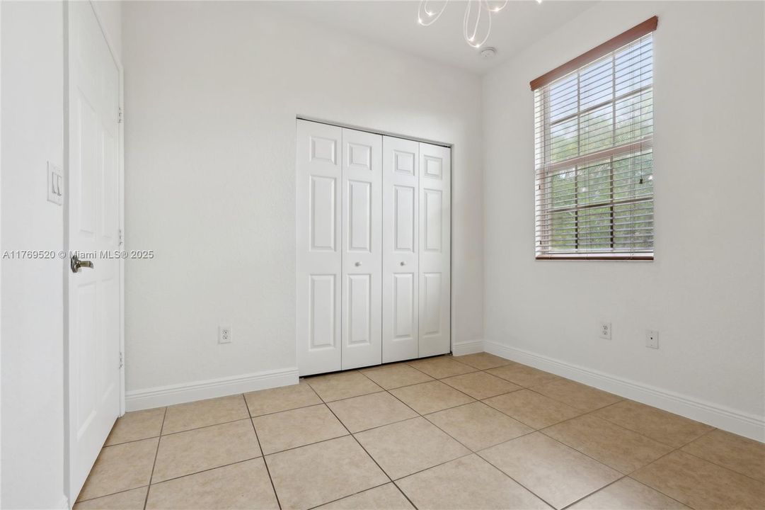 Vendido Recientemente: $470,000 (3 camas, 2 baños, 1660 Pies cuadrados)