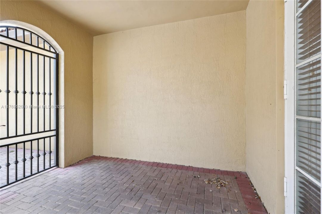 Vendido Recientemente: $470,000 (3 camas, 2 baños, 1660 Pies cuadrados)