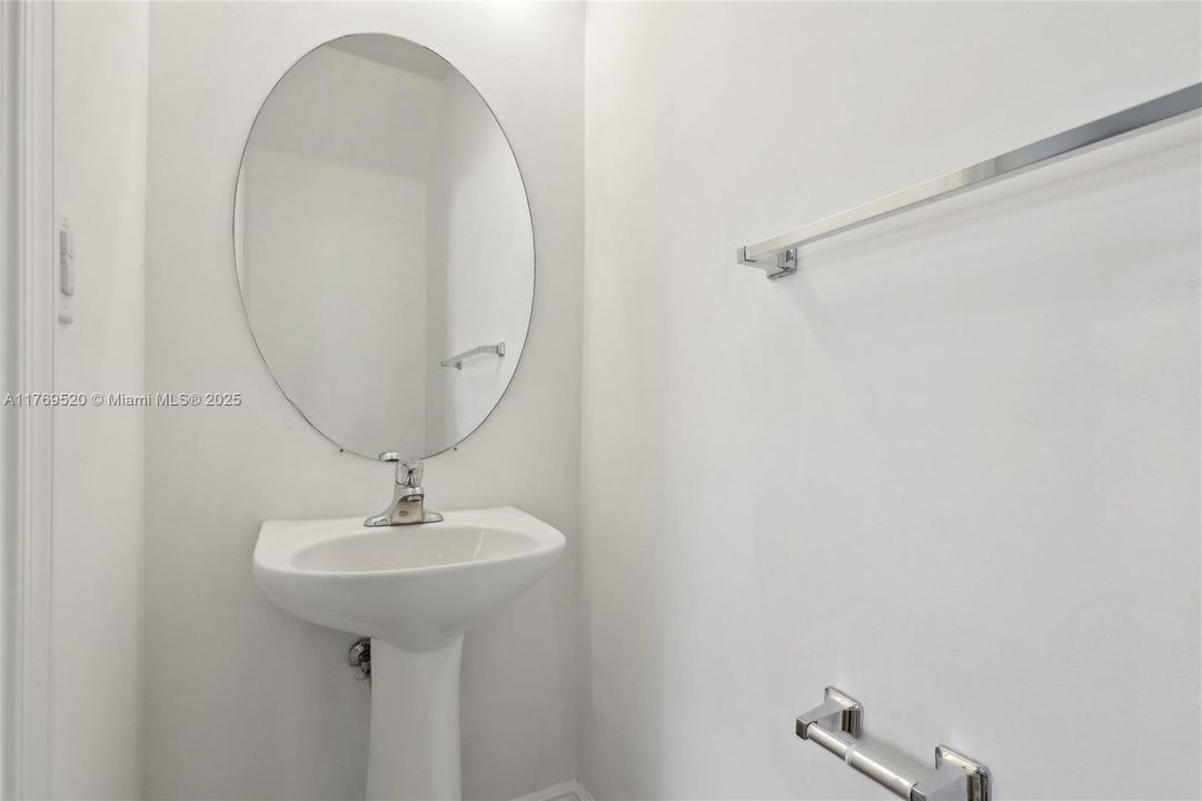 Vendido Recientemente: $470,000 (3 camas, 2 baños, 1660 Pies cuadrados)