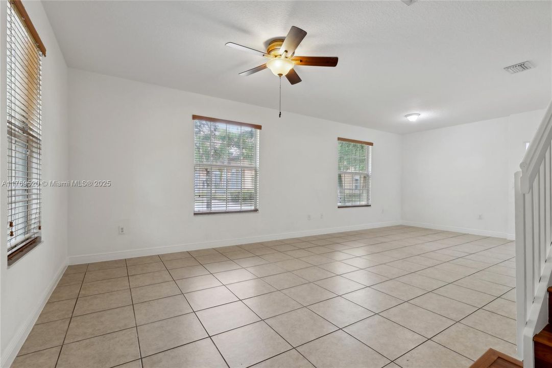 Vendido Recientemente: $470,000 (3 camas, 2 baños, 1660 Pies cuadrados)