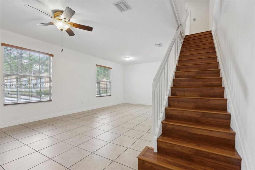 Vendido Recientemente: $470,000 (3 camas, 2 baños, 1660 Pies cuadrados)