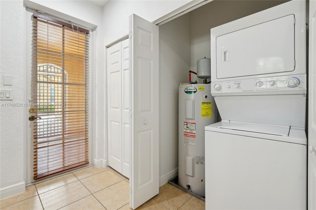 Vendido Recientemente: $470,000 (3 camas, 2 baños, 1660 Pies cuadrados)