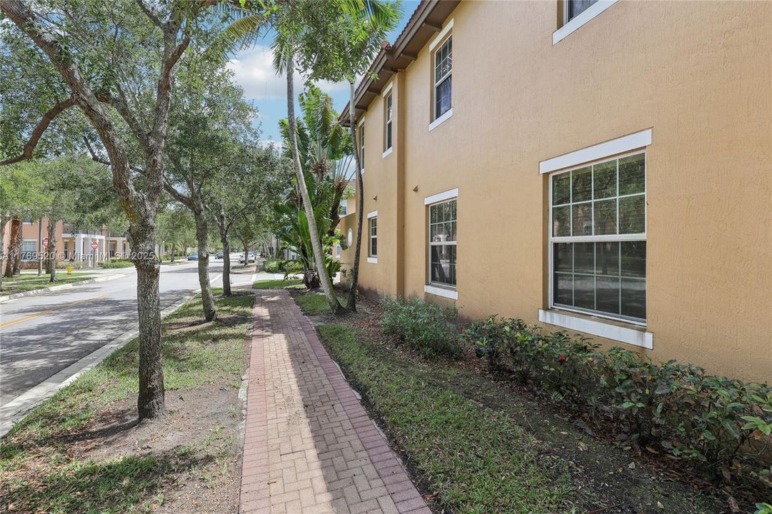 Vendido Recientemente: $470,000 (3 camas, 2 baños, 1660 Pies cuadrados)