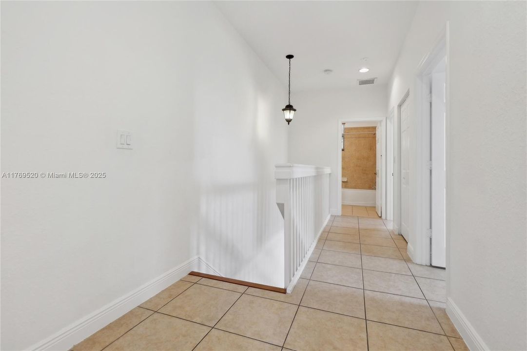 Vendido Recientemente: $470,000 (3 camas, 2 baños, 1660 Pies cuadrados)