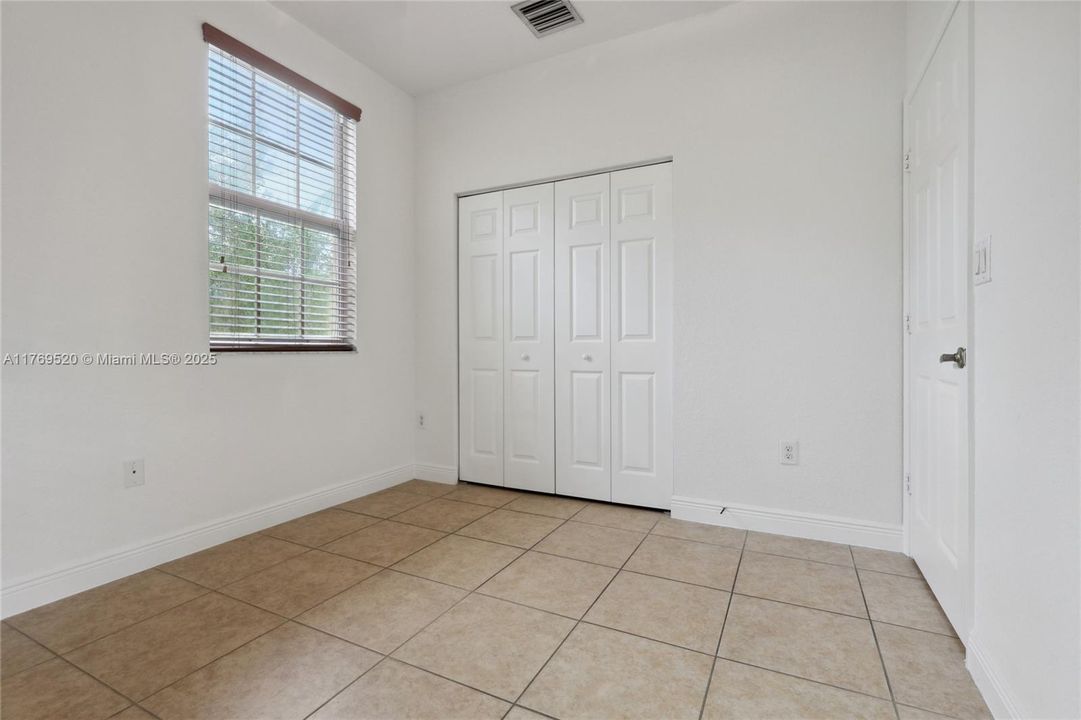 Vendido Recientemente: $470,000 (3 camas, 2 baños, 1660 Pies cuadrados)