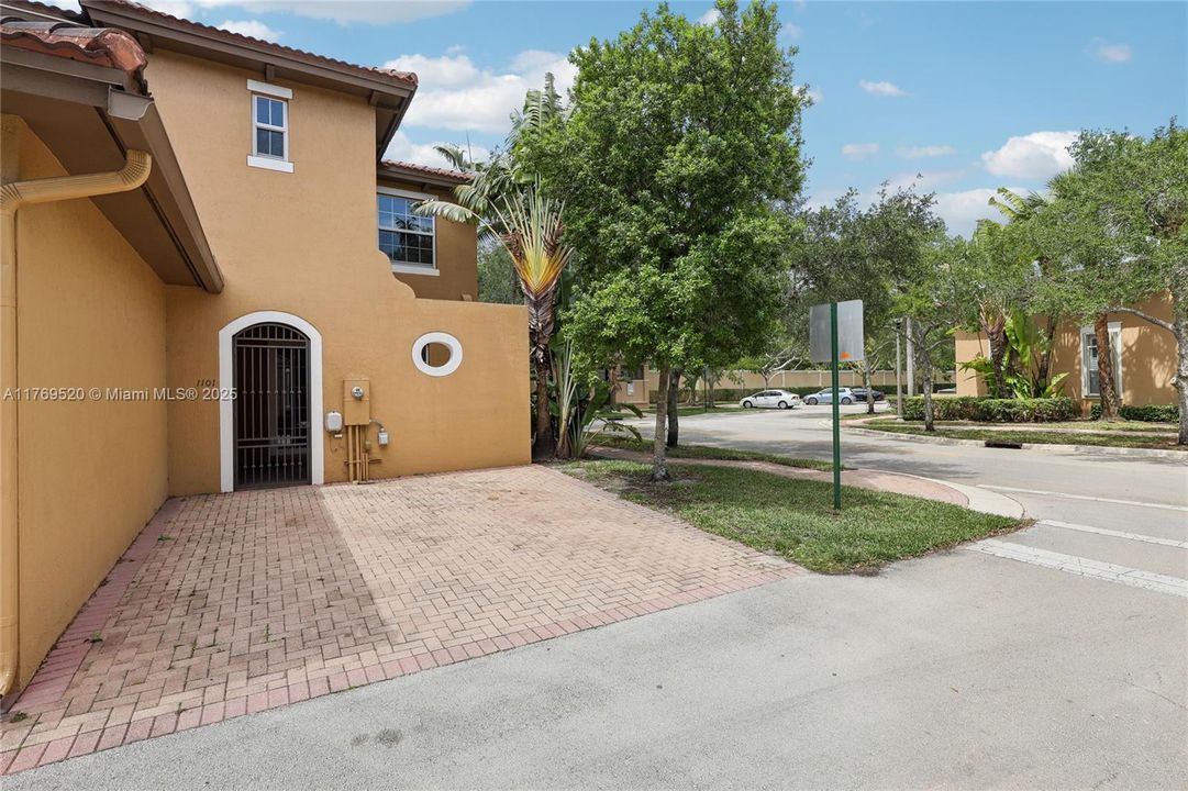 Vendido Recientemente: $470,000 (3 camas, 2 baños, 1660 Pies cuadrados)