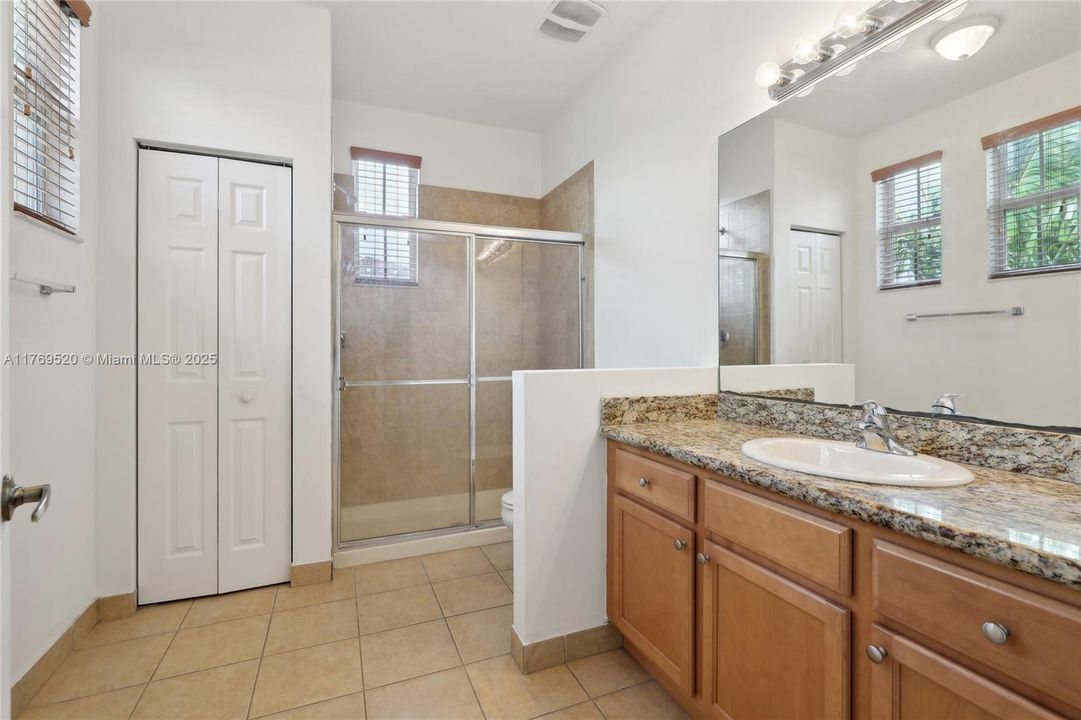 Vendido Recientemente: $470,000 (3 camas, 2 baños, 1660 Pies cuadrados)