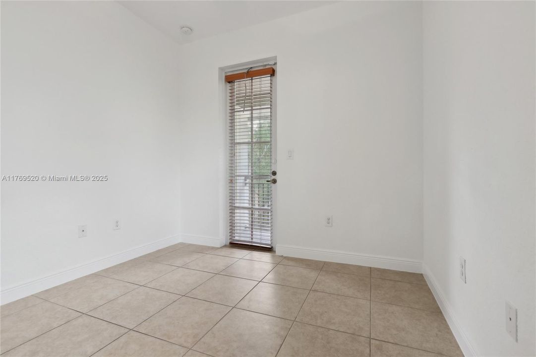 Vendido Recientemente: $470,000 (3 camas, 2 baños, 1660 Pies cuadrados)