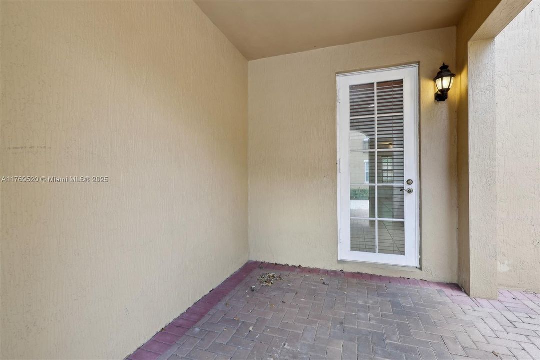 Vendido Recientemente: $470,000 (3 camas, 2 baños, 1660 Pies cuadrados)