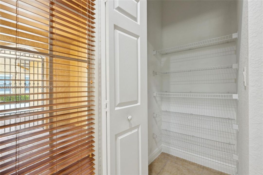 Vendido Recientemente: $470,000 (3 camas, 2 baños, 1660 Pies cuadrados)