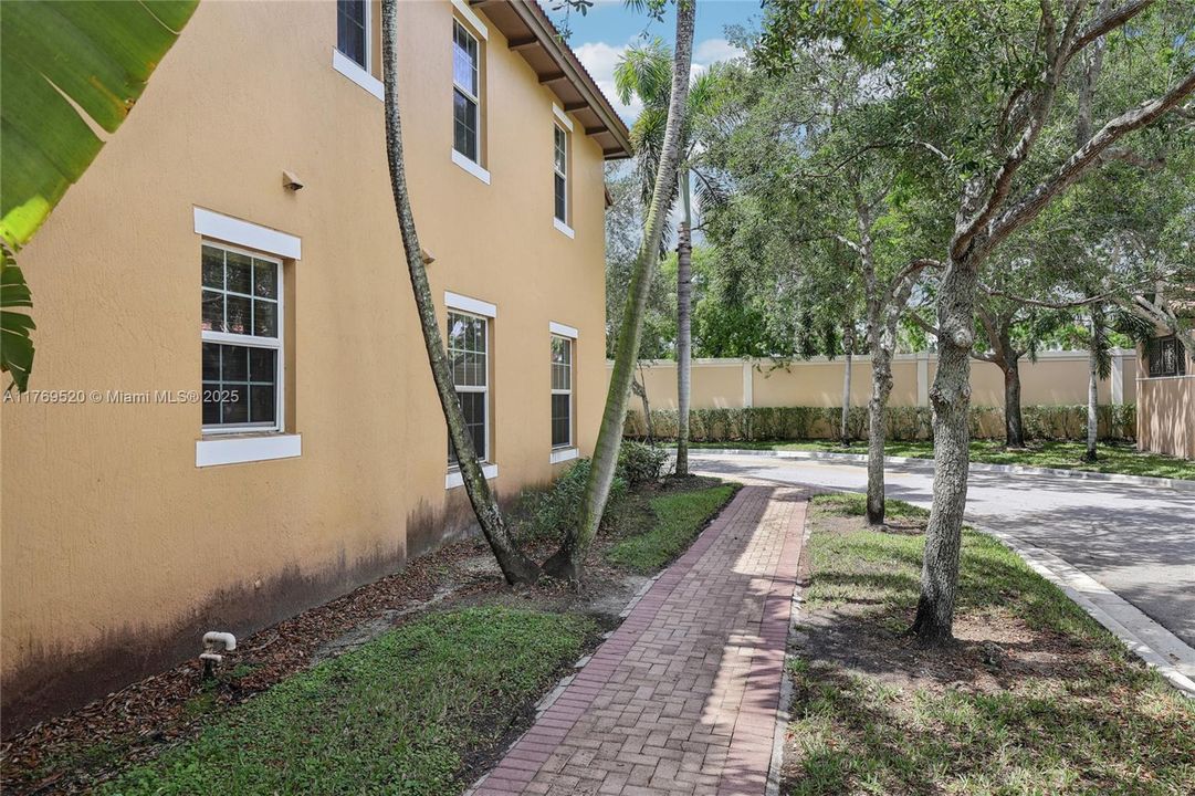 Vendido Recientemente: $470,000 (3 camas, 2 baños, 1660 Pies cuadrados)