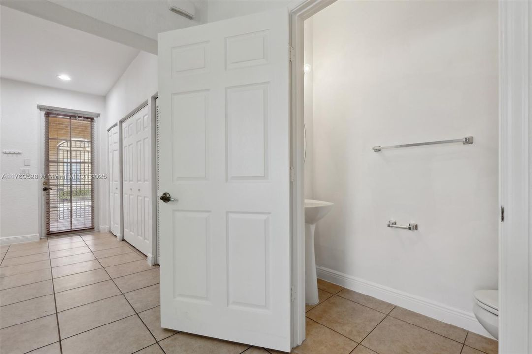 Vendido Recientemente: $470,000 (3 camas, 2 baños, 1660 Pies cuadrados)