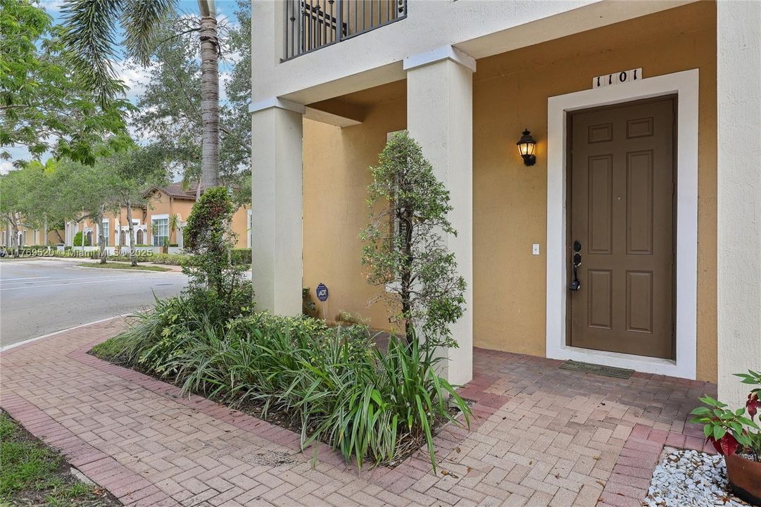 Vendido Recientemente: $470,000 (3 camas, 2 baños, 1660 Pies cuadrados)