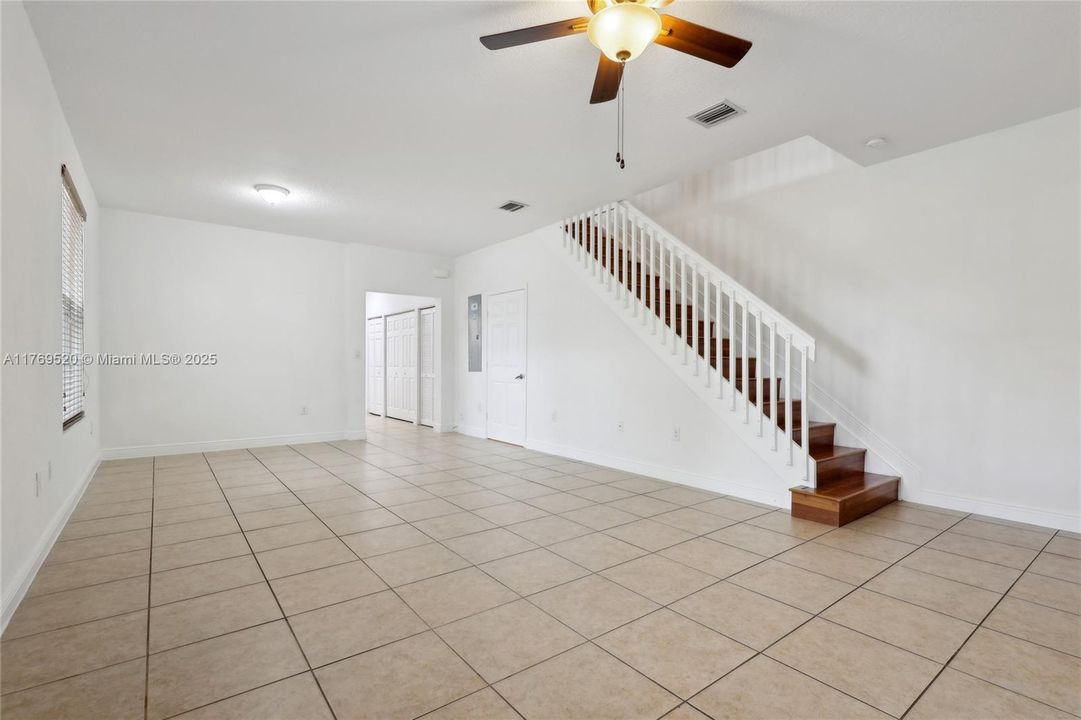 Vendido Recientemente: $470,000 (3 camas, 2 baños, 1660 Pies cuadrados)