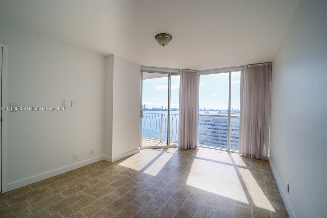 En Venta: $450,000 (2 camas, 2 baños, 1030 Pies cuadrados)