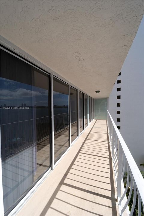 En Venta: $450,000 (2 camas, 2 baños, 1030 Pies cuadrados)