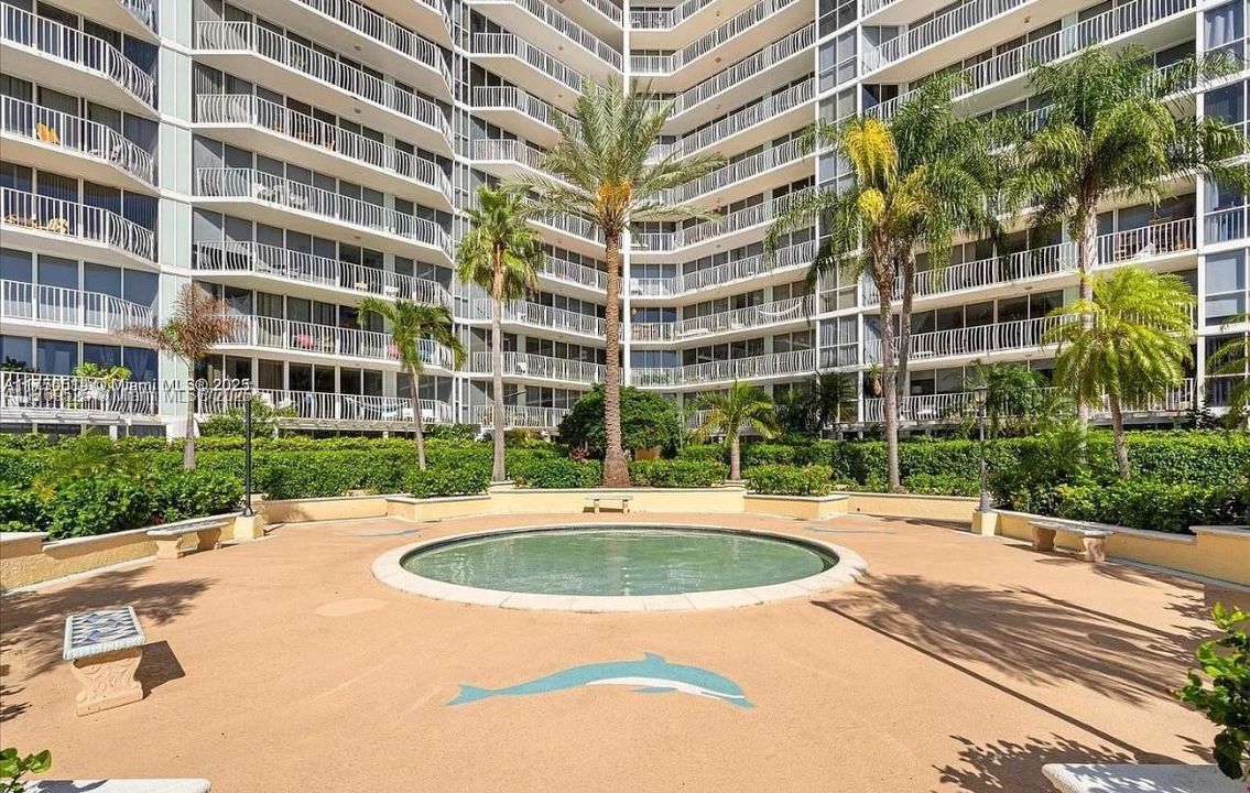 En Venta: $450,000 (2 camas, 2 baños, 1030 Pies cuadrados)