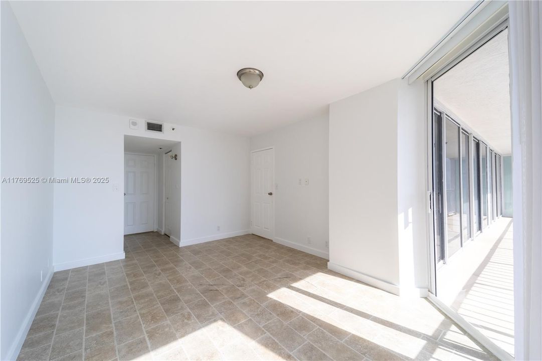 En Venta: $450,000 (2 camas, 2 baños, 1030 Pies cuadrados)