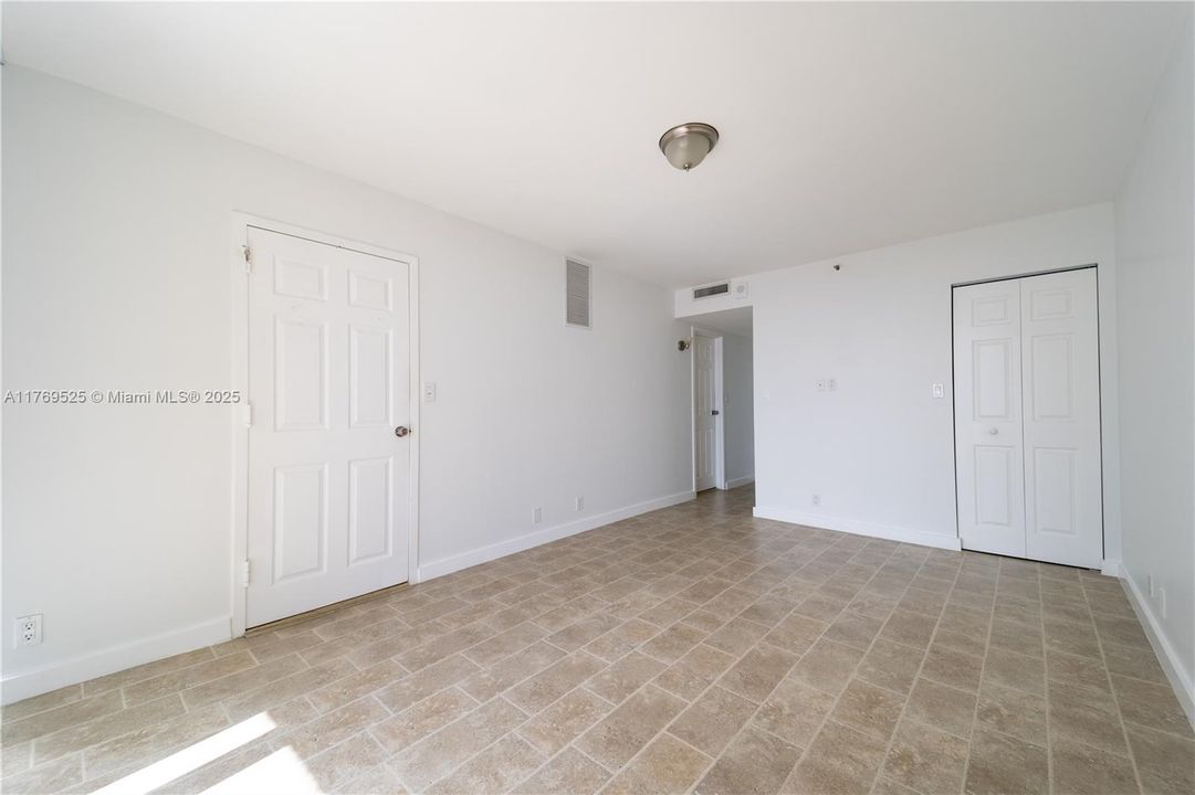 En Venta: $450,000 (2 camas, 2 baños, 1030 Pies cuadrados)