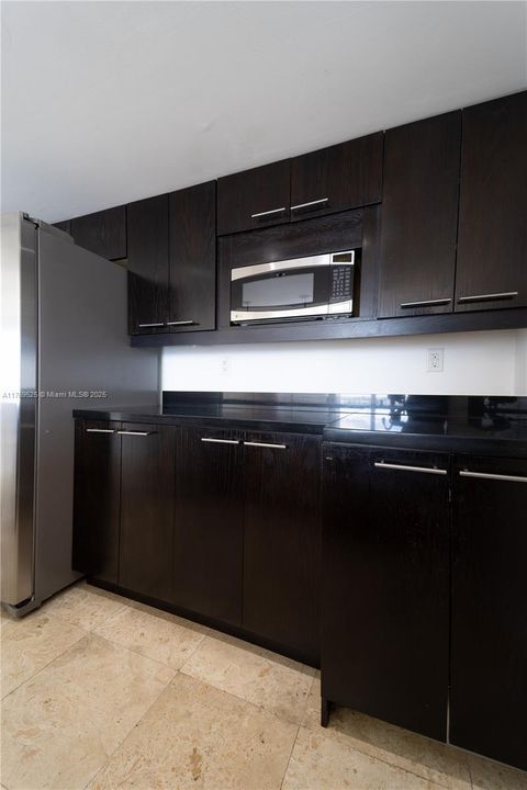 En Venta: $450,000 (2 camas, 2 baños, 1030 Pies cuadrados)