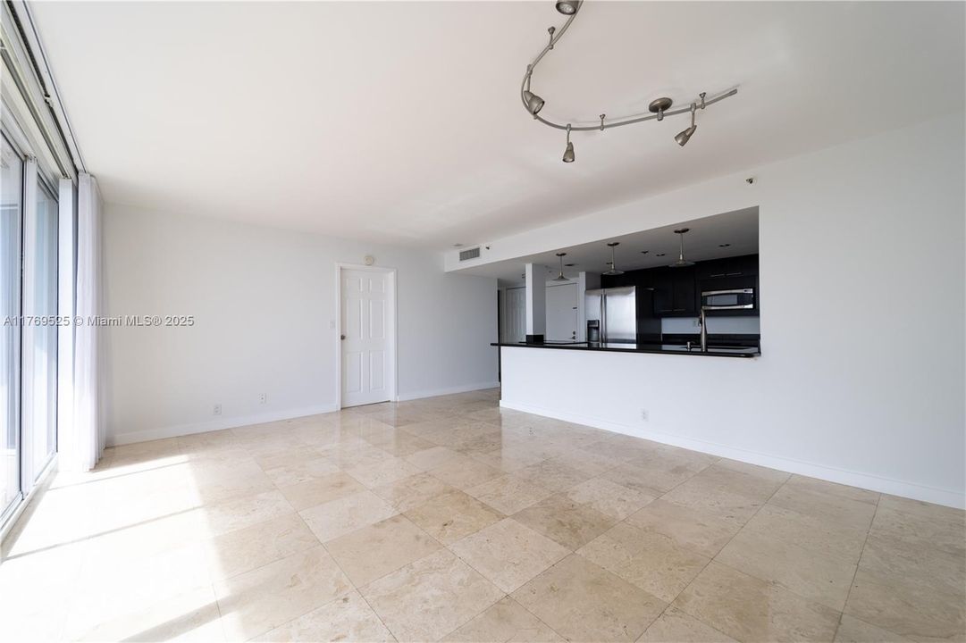 En Venta: $450,000 (2 camas, 2 baños, 1030 Pies cuadrados)