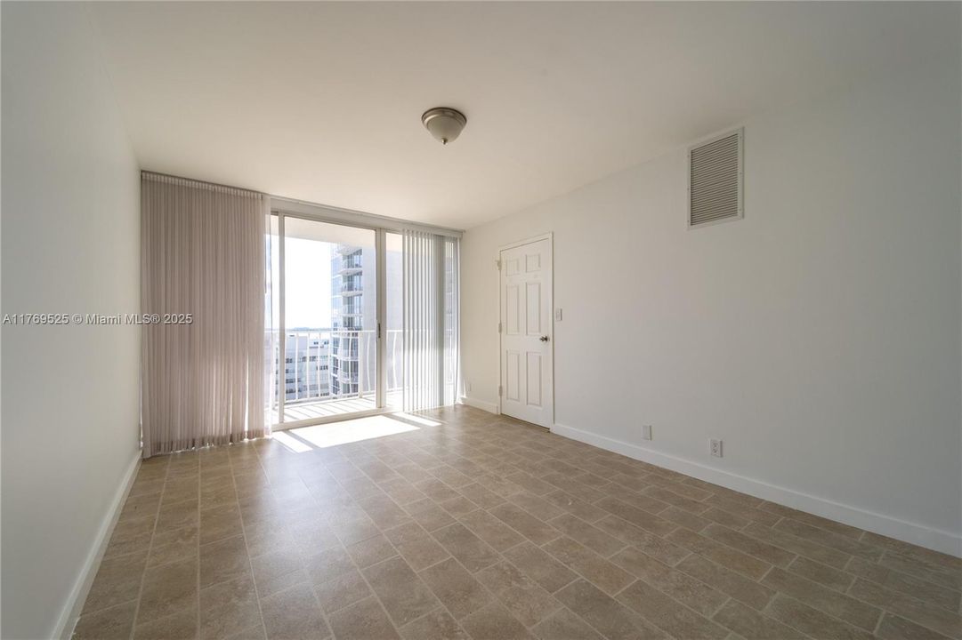 En Venta: $450,000 (2 camas, 2 baños, 1030 Pies cuadrados)