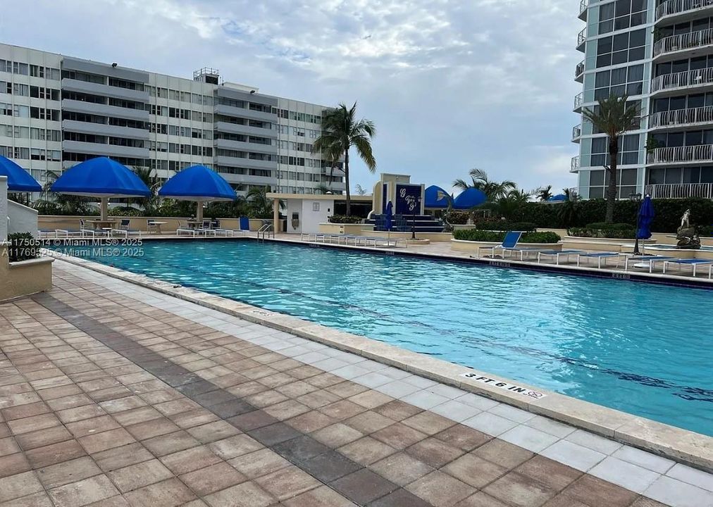 En Venta: $450,000 (2 camas, 2 baños, 1030 Pies cuadrados)