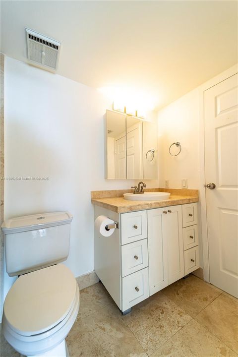 En Venta: $450,000 (2 camas, 2 baños, 1030 Pies cuadrados)