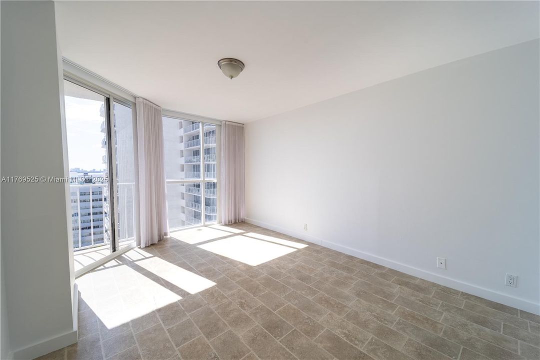 En Venta: $450,000 (2 camas, 2 baños, 1030 Pies cuadrados)