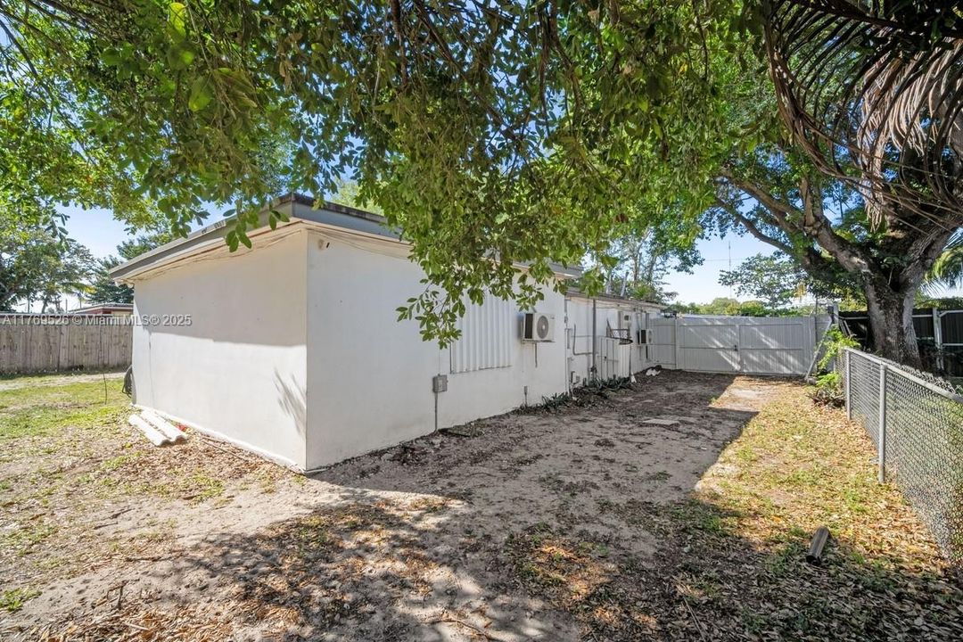 Недавно продано: $489,000 (3 спален, 2 ванн, 1324 Квадратных фут)