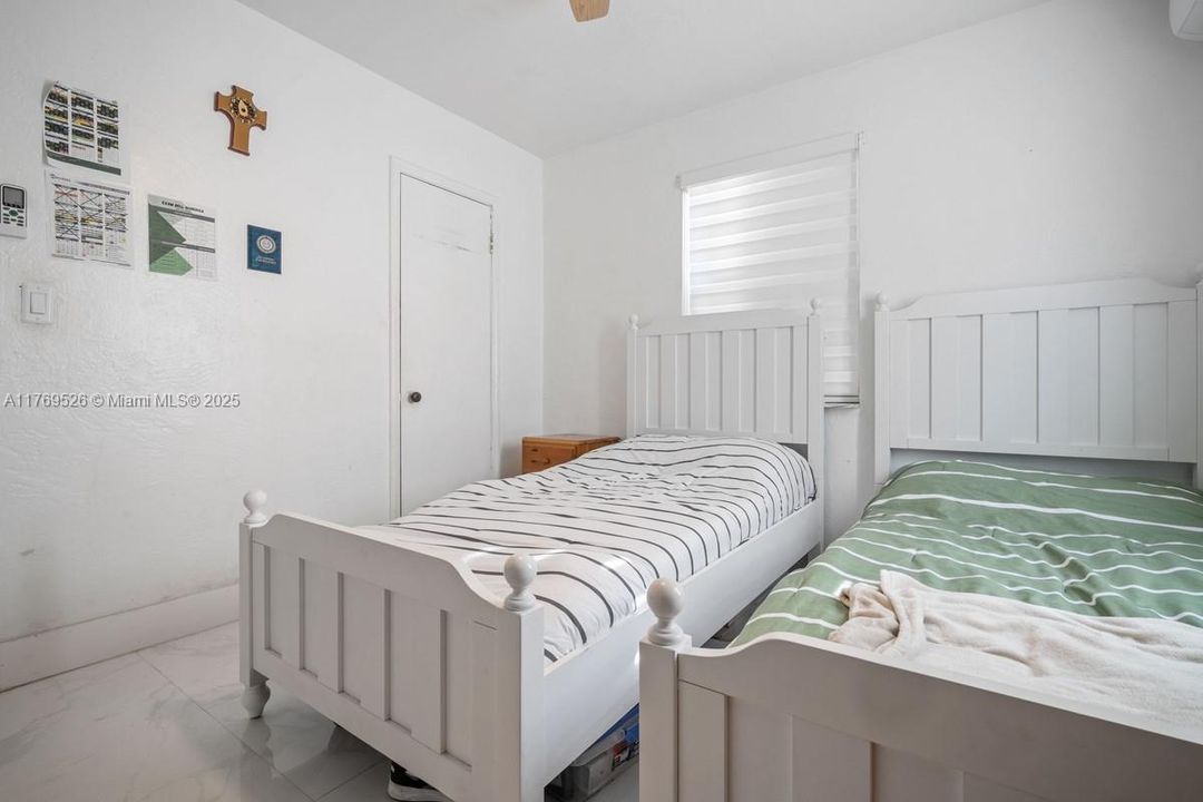 Недавно продано: $489,000 (3 спален, 2 ванн, 1324 Квадратных фут)