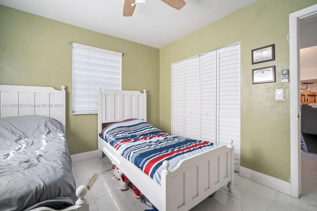 Недавно продано: $489,000 (3 спален, 2 ванн, 1324 Квадратных фут)