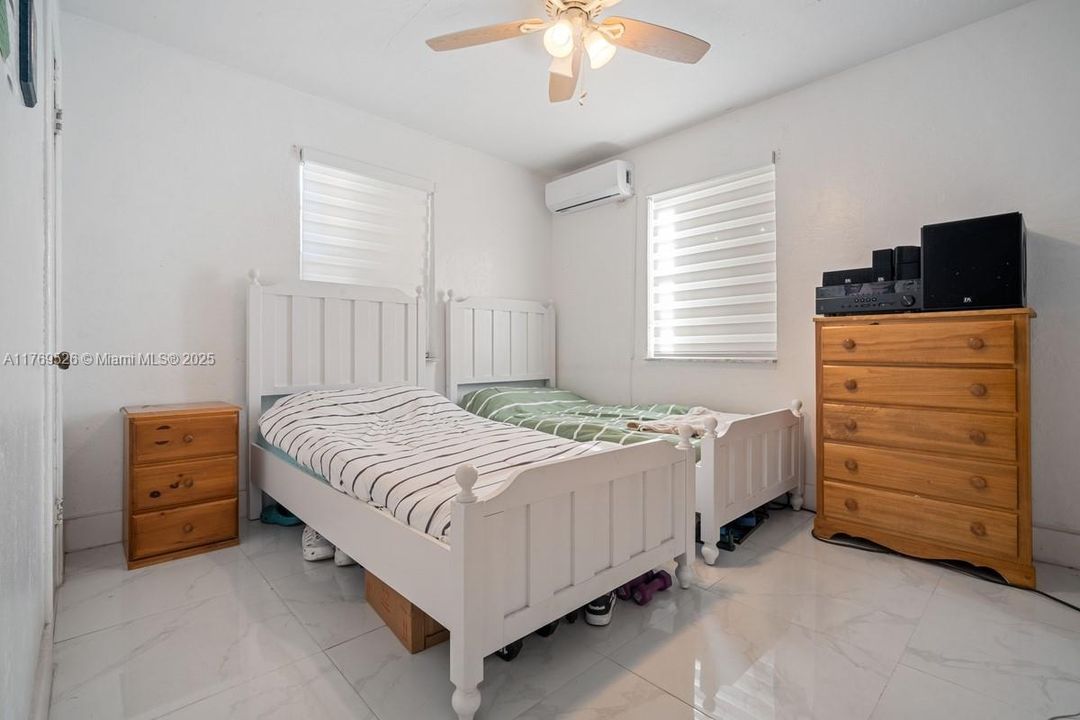 Недавно продано: $489,000 (3 спален, 2 ванн, 1324 Квадратных фут)