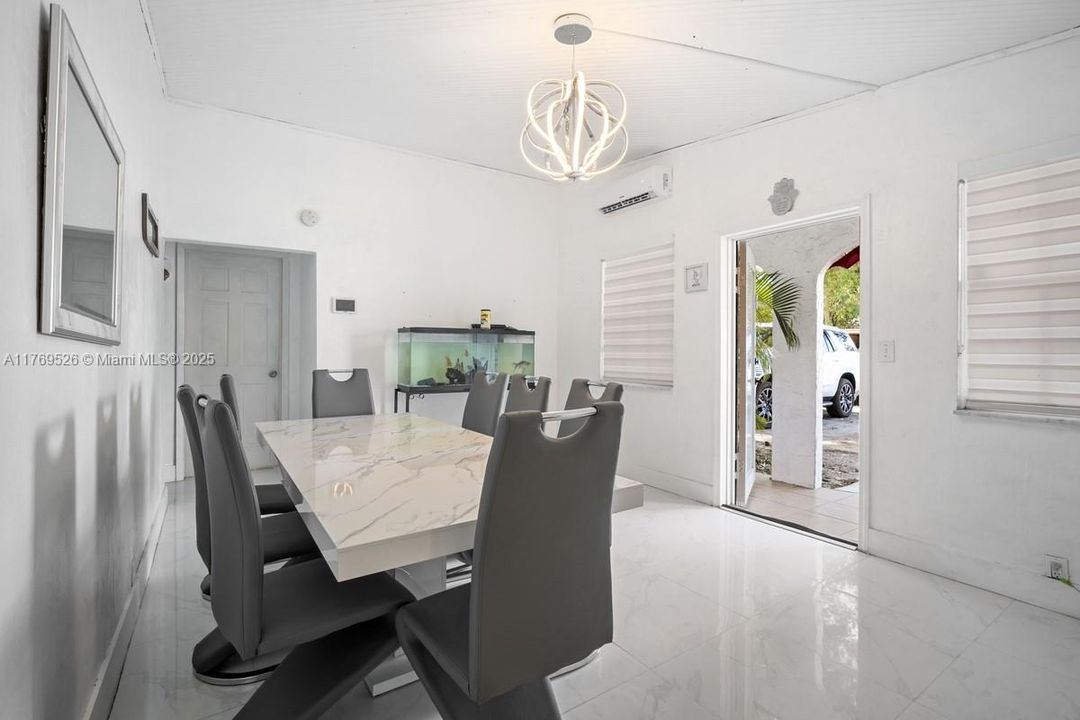 Недавно продано: $489,000 (3 спален, 2 ванн, 1324 Квадратных фут)