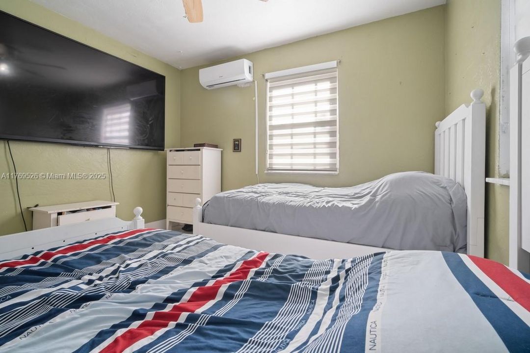 Недавно продано: $489,000 (3 спален, 2 ванн, 1324 Квадратных фут)