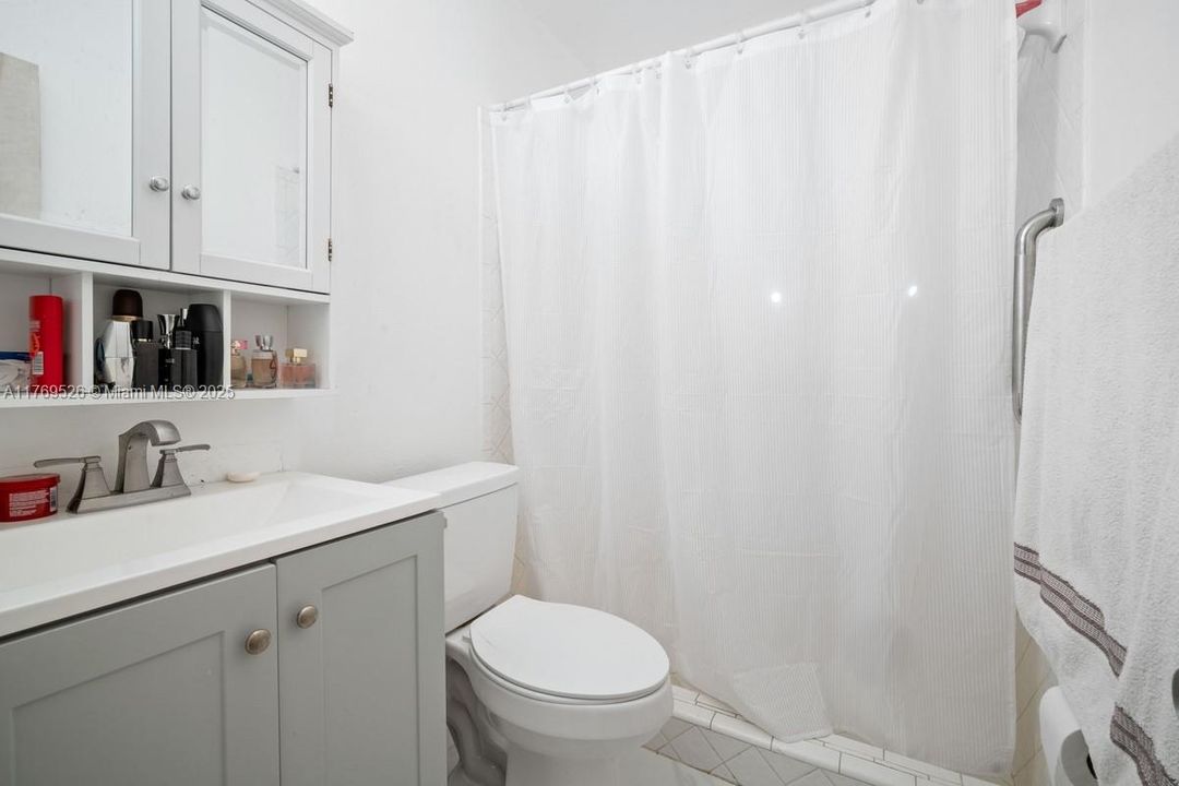 Недавно продано: $489,000 (3 спален, 2 ванн, 1324 Квадратных фут)