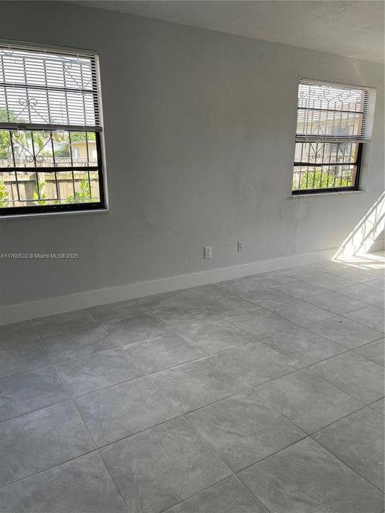 Recientemente alquilado: $1,350 (1 camas, 1 baños, 400 Pies cuadrados)