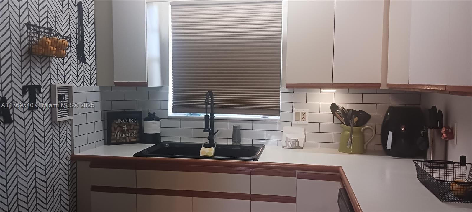 待售: $127,000 (1 贝兹, 1 浴室, 740 平方英尺)