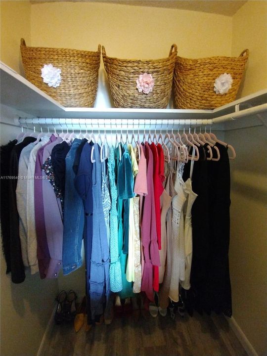 待售: $127,000 (1 贝兹, 1 浴室, 740 平方英尺)