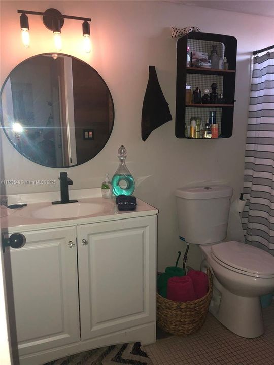 待售: $127,000 (1 贝兹, 1 浴室, 740 平方英尺)