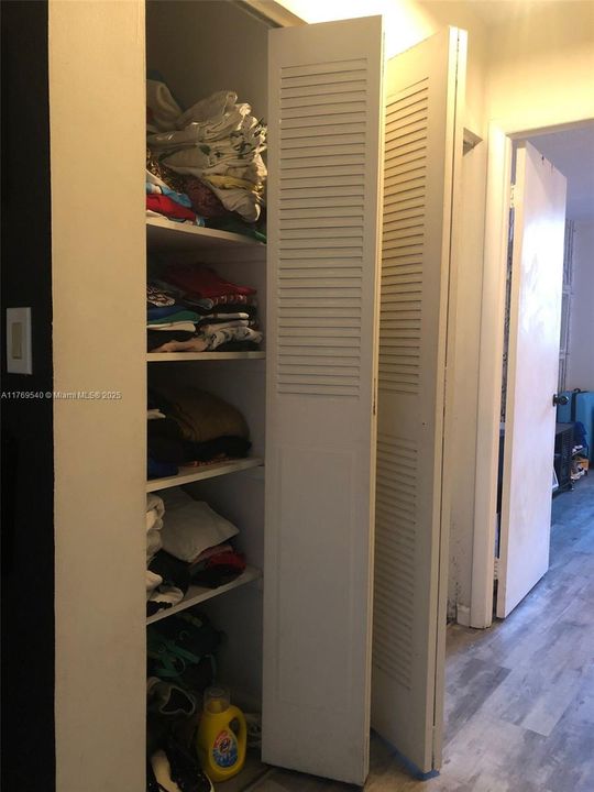 待售: $127,000 (1 贝兹, 1 浴室, 740 平方英尺)