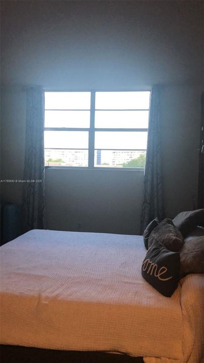 待售: $127,000 (1 贝兹, 1 浴室, 740 平方英尺)