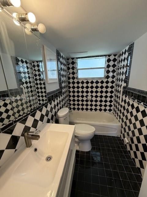 На продажу: $285,000 (1 спален, 1 ванн, 658 Квадратных фут)