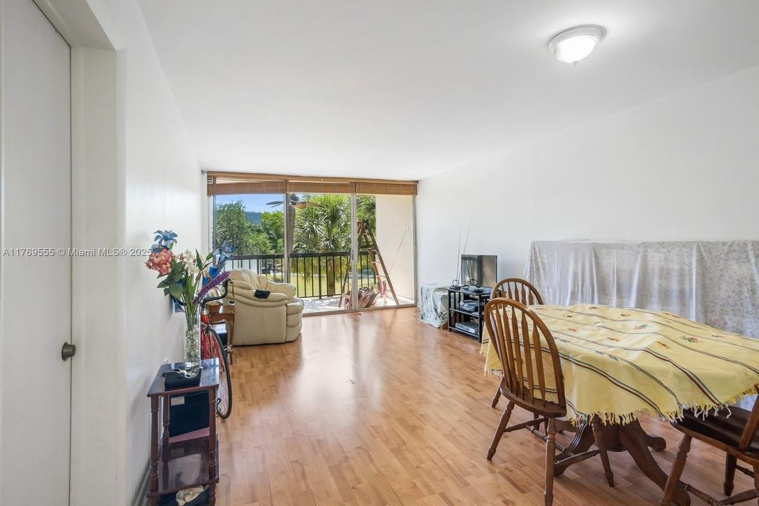 Activo con contrato: $225,000 (1 camas, 1 baños, 787 Pies cuadrados)