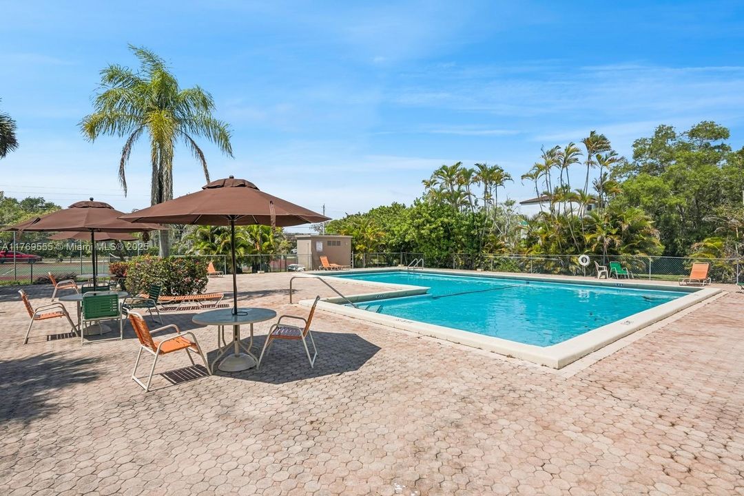 Activo con contrato: $225,000 (1 camas, 1 baños, 787 Pies cuadrados)