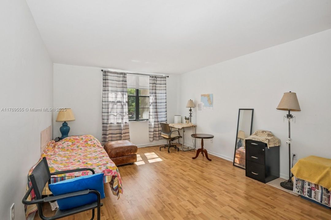 Activo con contrato: $225,000 (1 camas, 1 baños, 787 Pies cuadrados)