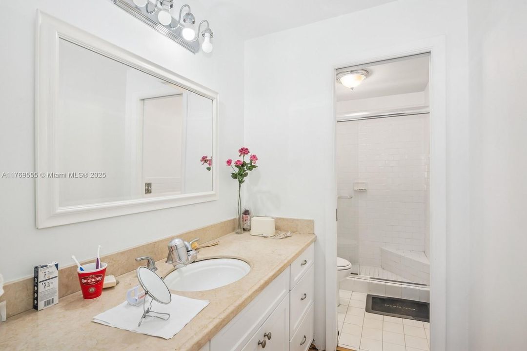 Activo con contrato: $225,000 (1 camas, 1 baños, 787 Pies cuadrados)