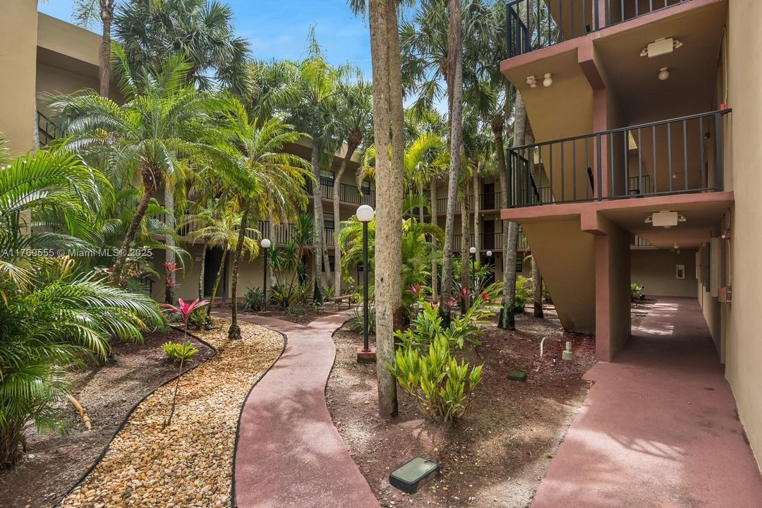 Activo con contrato: $225,000 (1 camas, 1 baños, 787 Pies cuadrados)