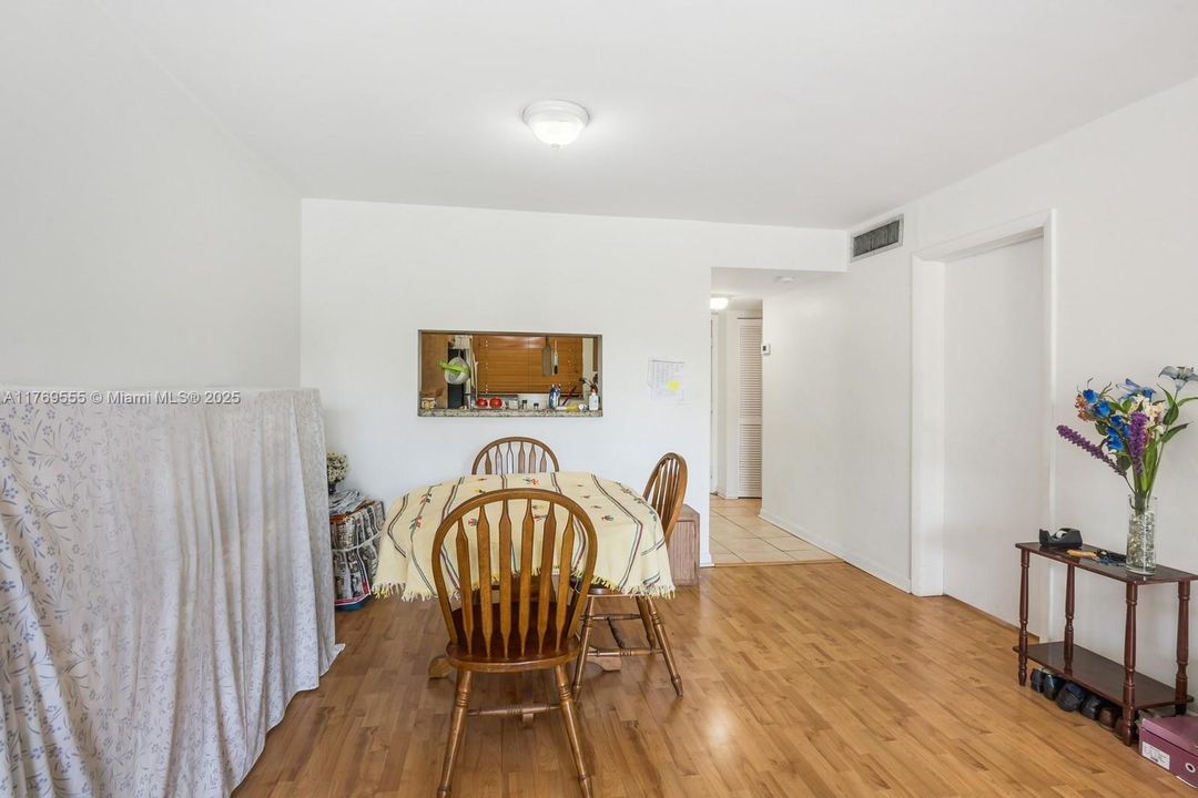 Activo con contrato: $225,000 (1 camas, 1 baños, 787 Pies cuadrados)